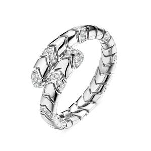 Chic Silver Women's Ring with Intricate Detailing